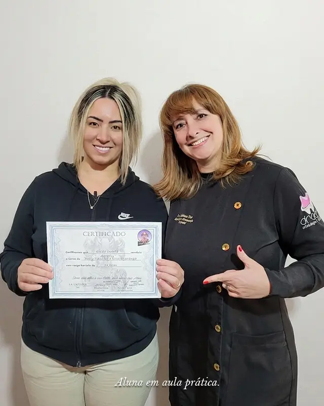 Imagem de aluna certificada